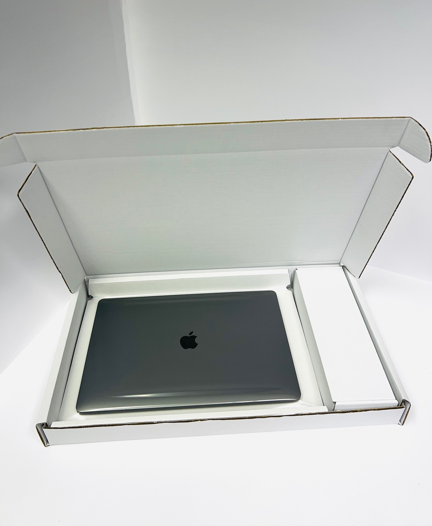 Visi-Grip_V.9_Pure_White_transit_pack:_For_MacBooks,_Laptops_&_Tablets